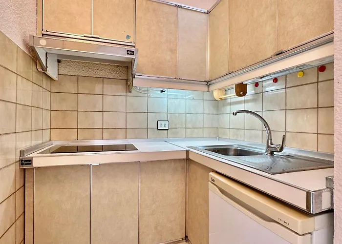 Vilaflor Junior Адехе